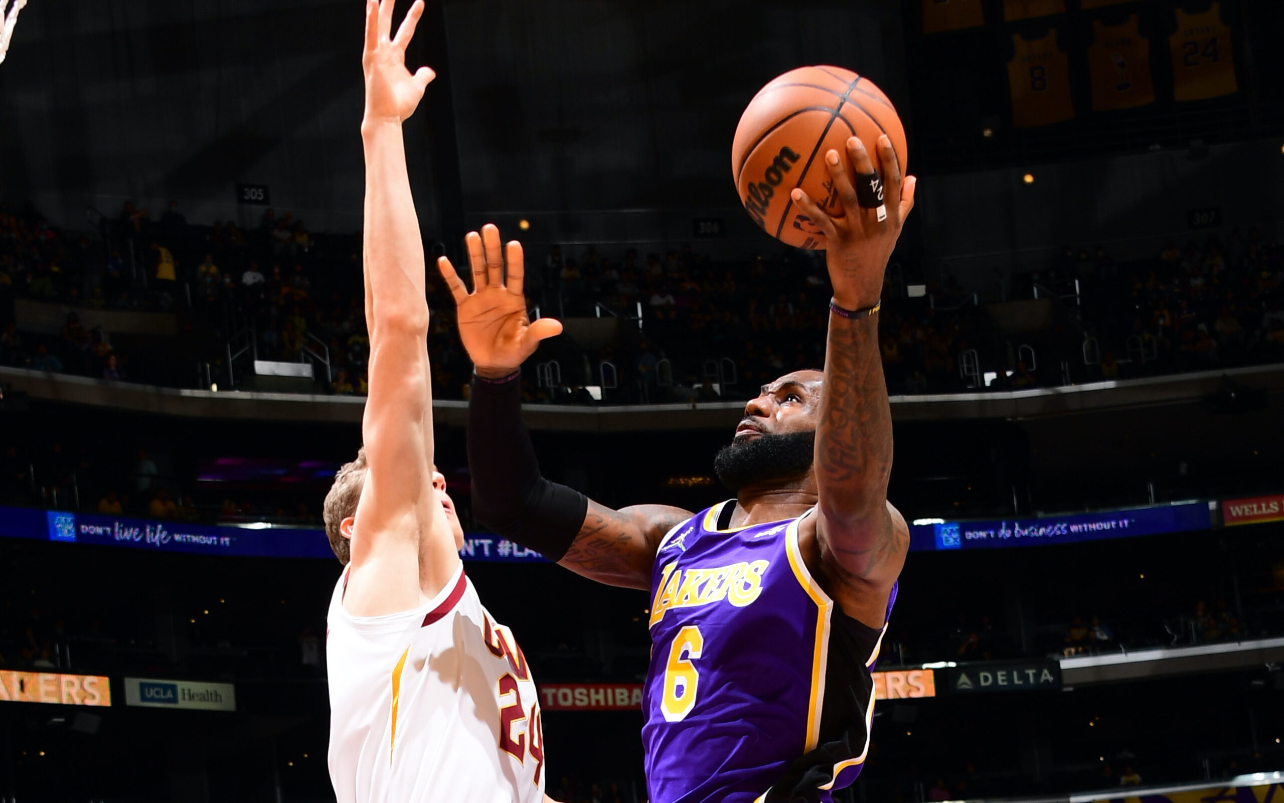 5 Things: Lakers do it with defense and beat Cavs