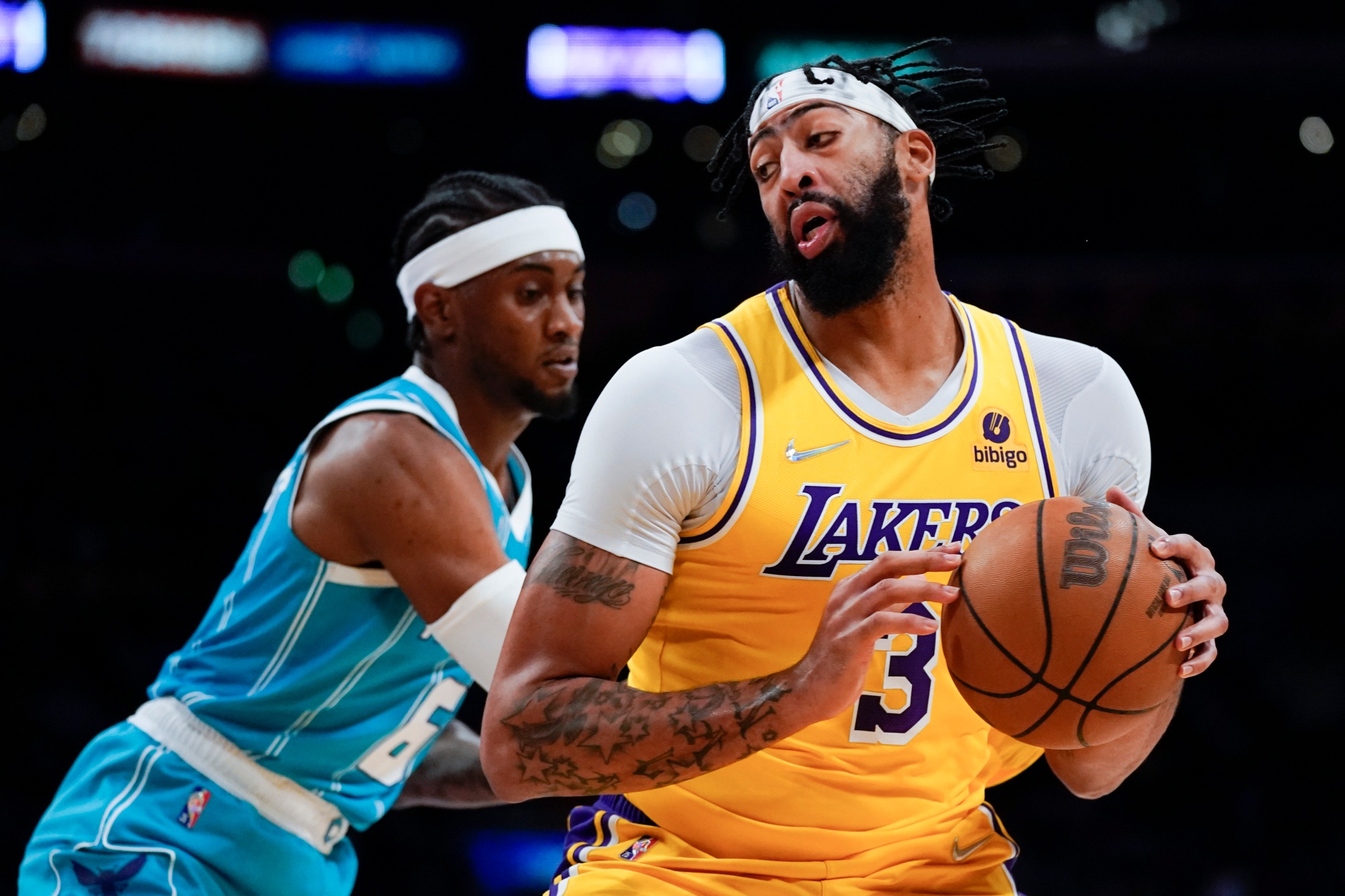 5 Things: Lakers hang on and beat Hornets in OT