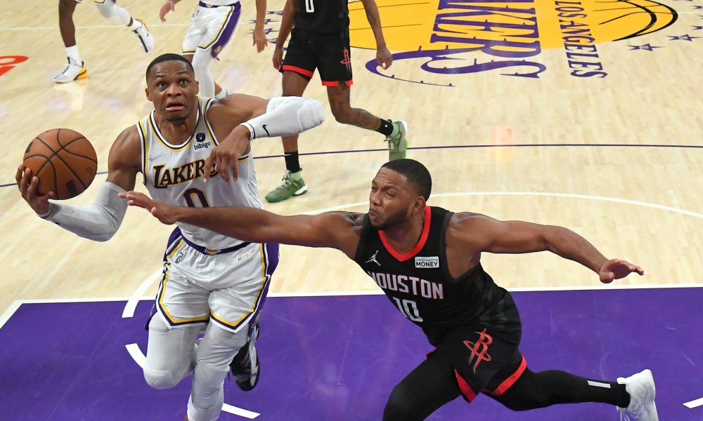 5 Things: Lakers defense reverts to early-season form but Lakers squeak by Houston