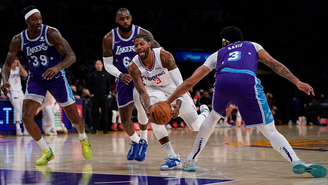 5 Things: Laker defense has no answer for balanced Clipper attack