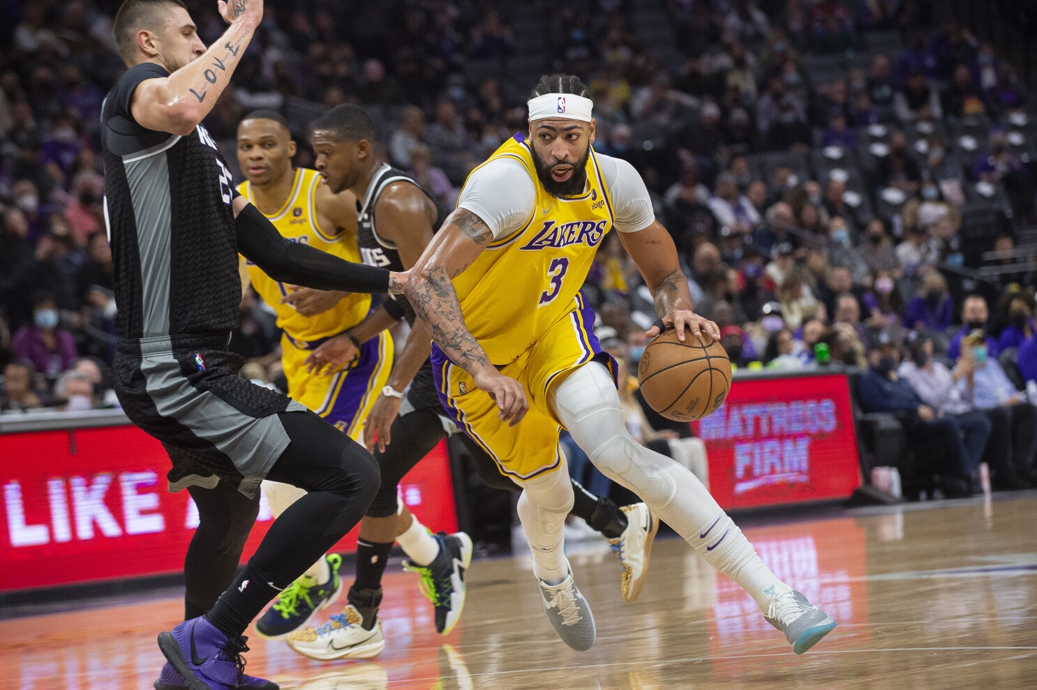 5 Things: Lakers get revenge against Kings in win