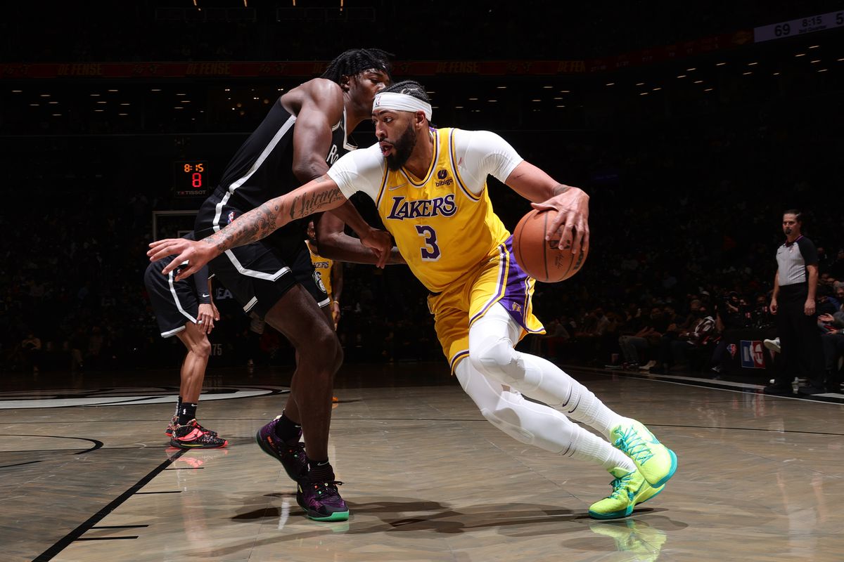 5 Things: Full Laker team takes down Nets