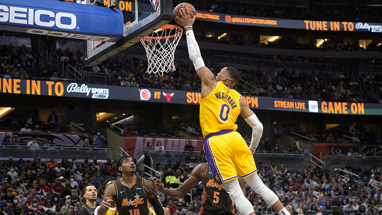 5 Things: Lakers start roadie off right with a win