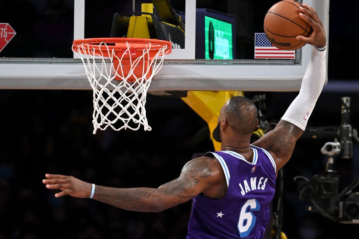 5 Things: Lakers rout Trailblazers behind superb effort by The King