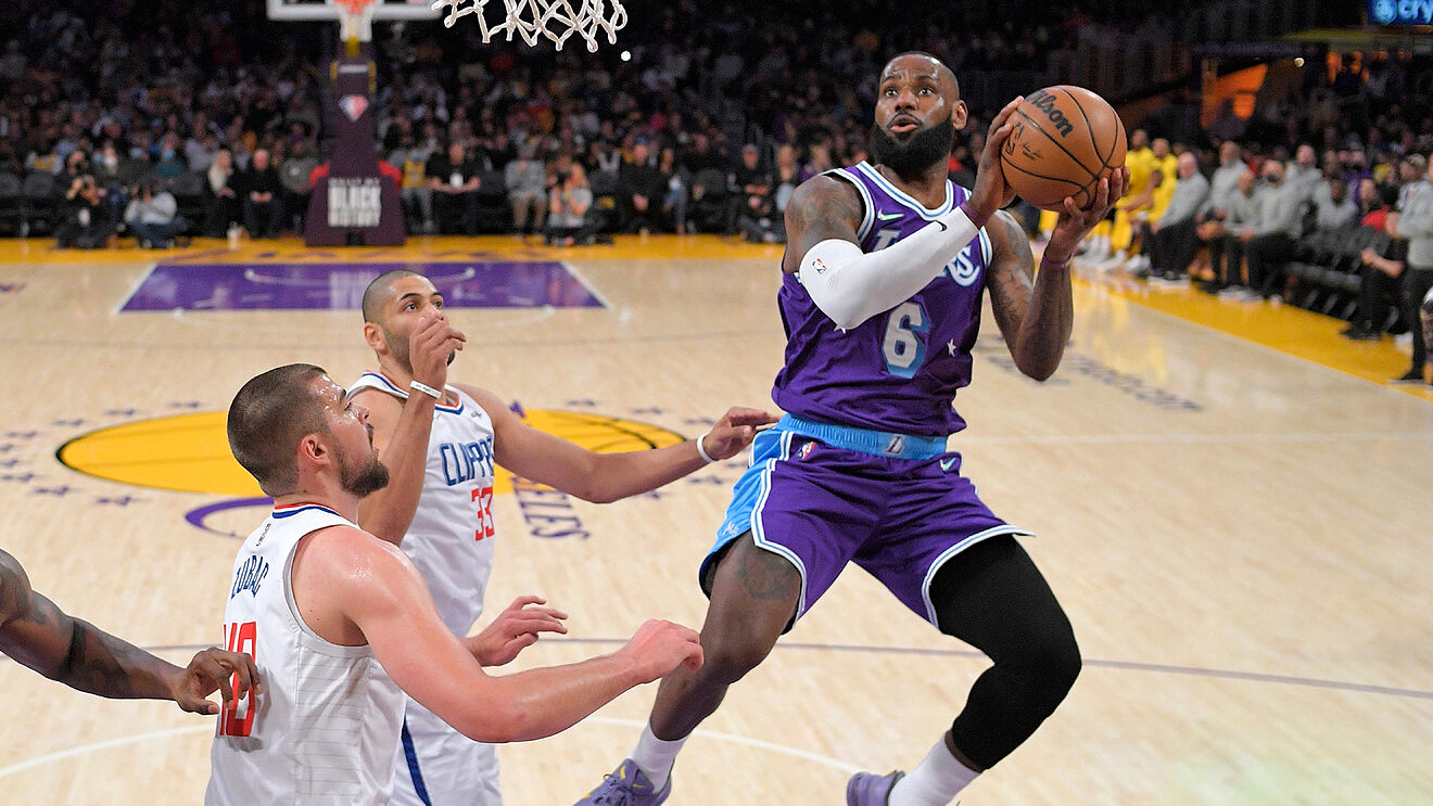 5 Things: Lakers look the same in loss to the Clippers