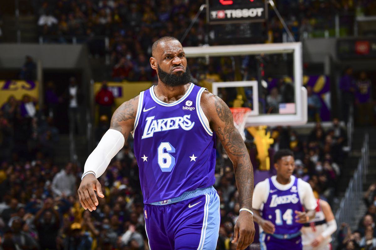 5 Things: Lakers win behind LeBron’s 50