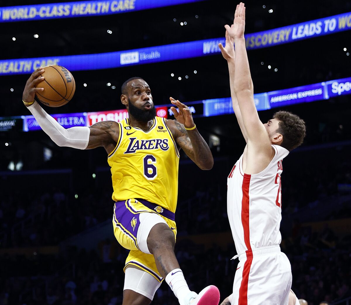 5 Things: James Epic Game Propels Lakers Past Rockets